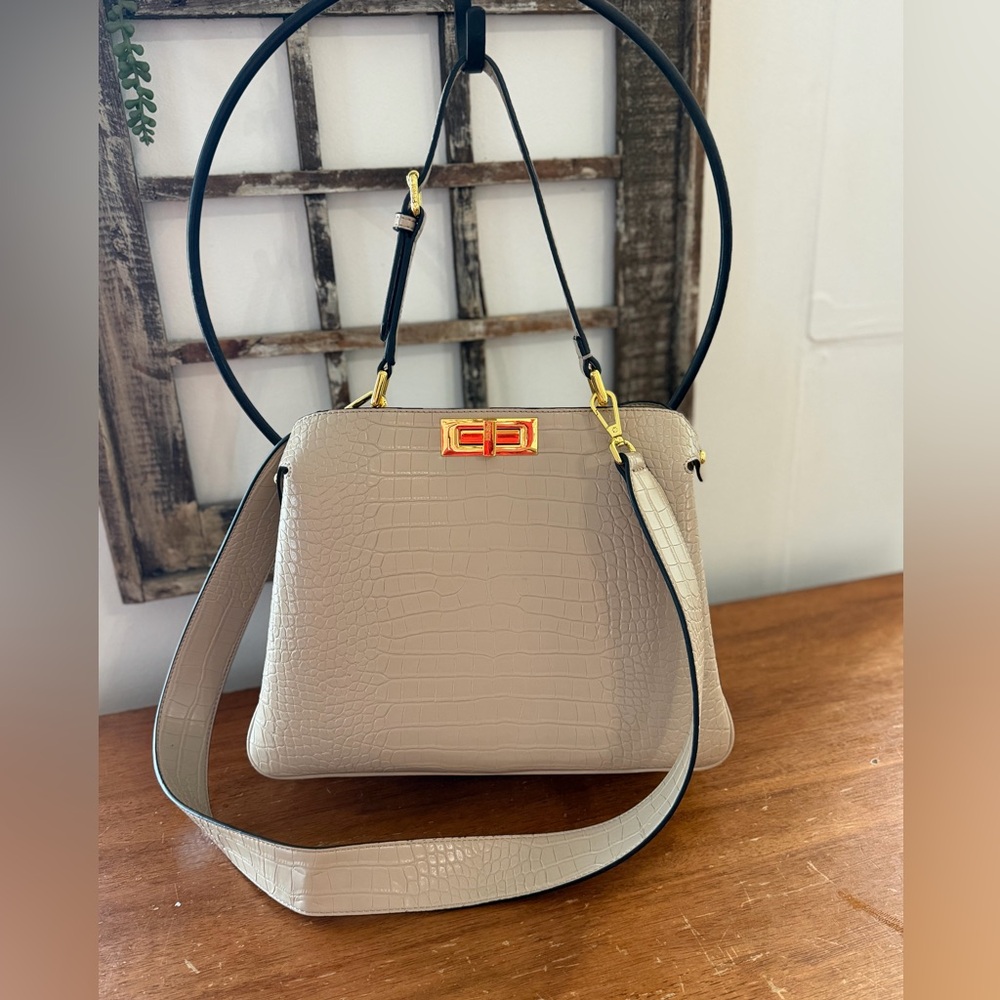 🪞 Beige Crocodile-Embossed Handbag 🪞 A quality -F BR